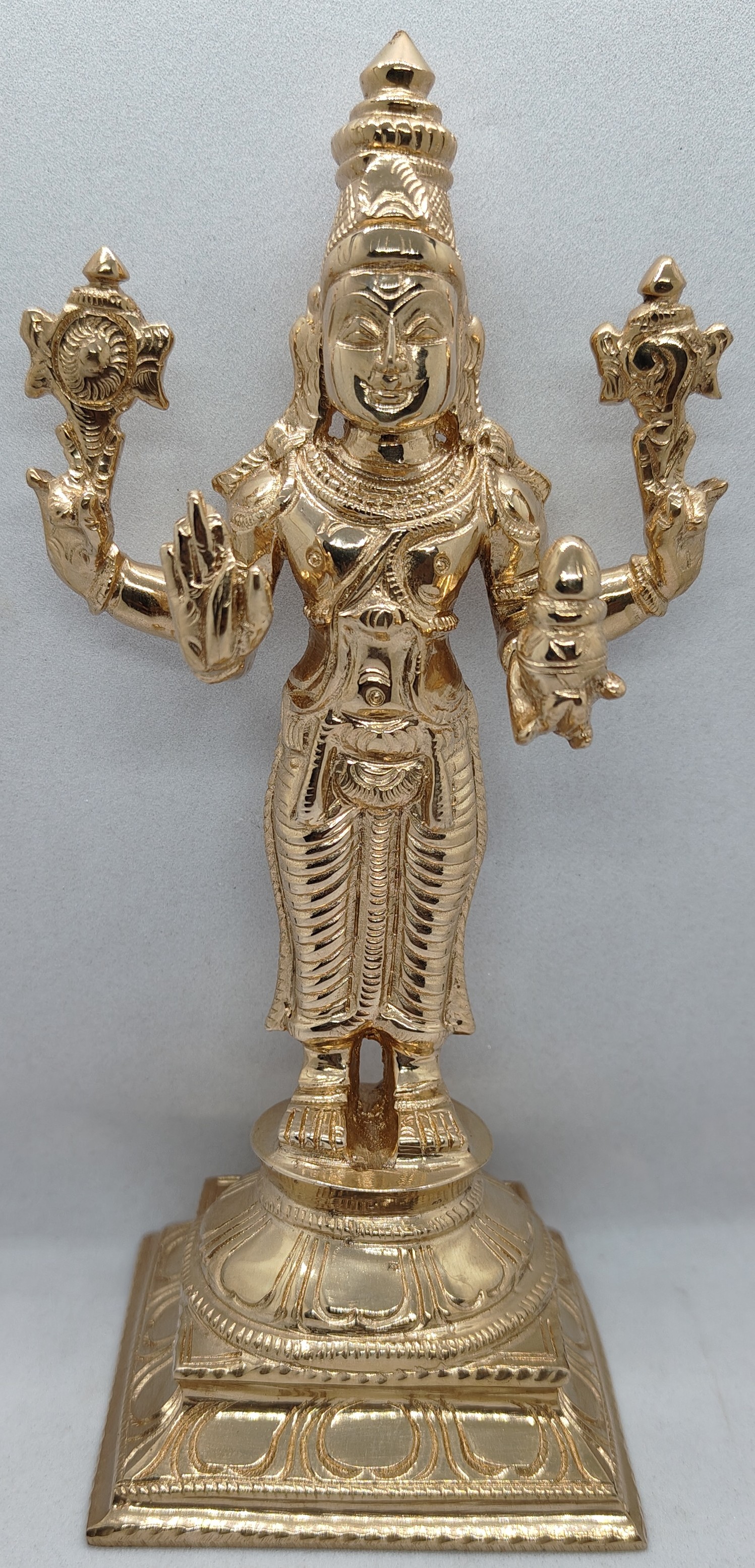 Divine Bija Dhanvathri Perumal Idol With Arch 7 inches Panchalogam Divine Bija (Vedic Way) | A story of motivation, passion and unconditional commitment
